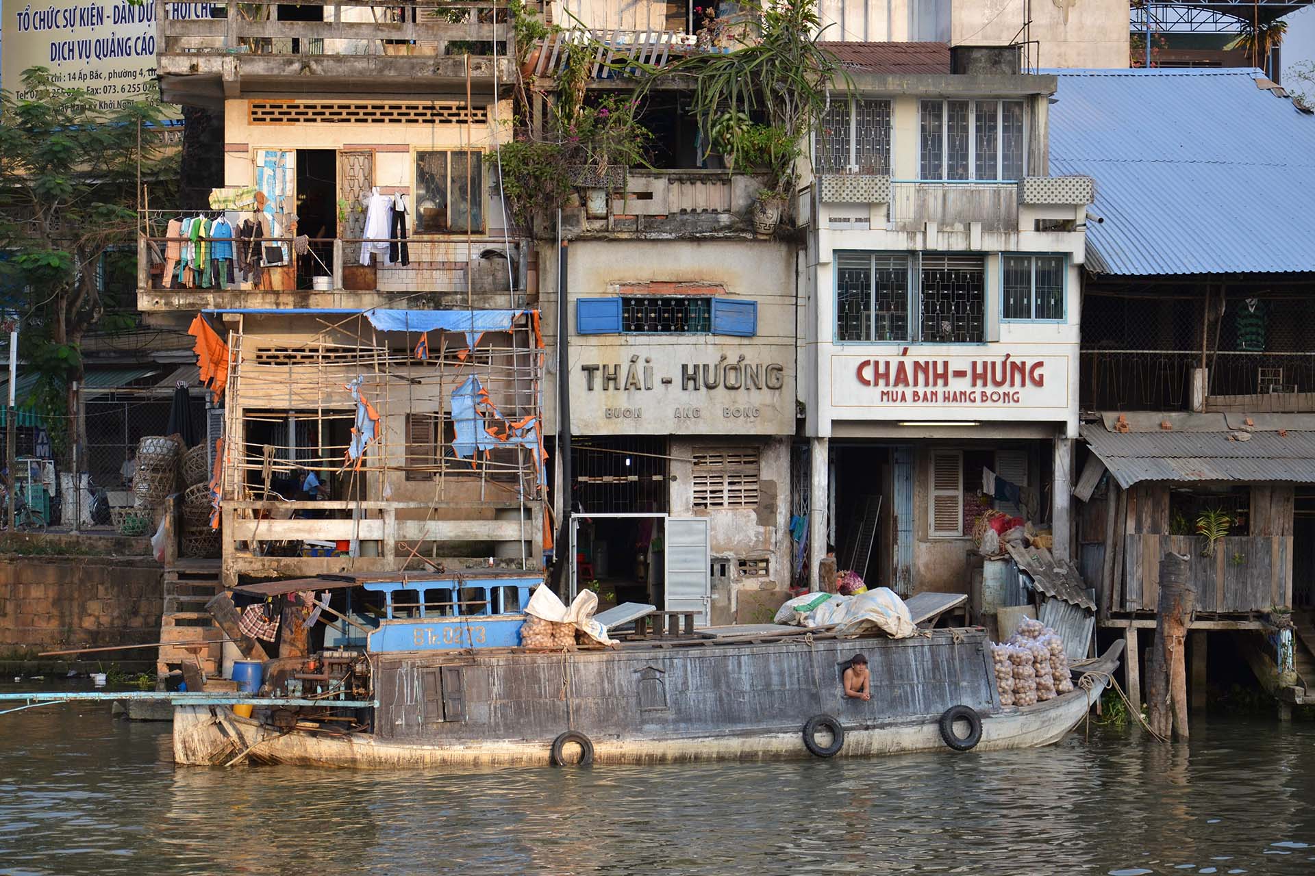 Day 4: Can Tho - Cai Rang Floating Market - Chau Doc (130km - 3h) (Breakfast, Lunch)